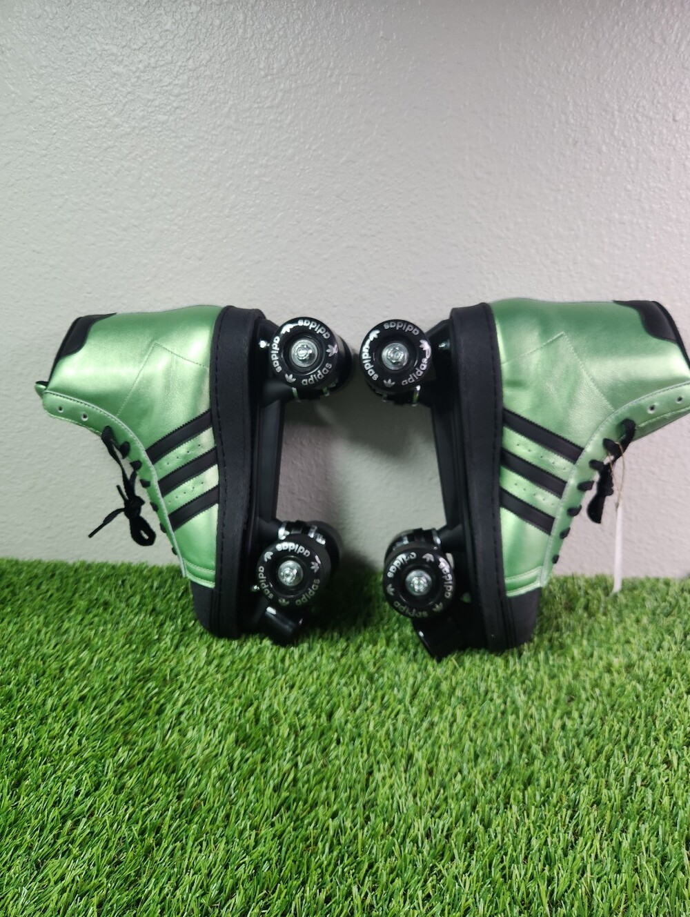 Adidas Superstar 82 Roller Skates Metallic Green Men Size 10.5 JS4042 MSRP $200 - Picture 3 of 13